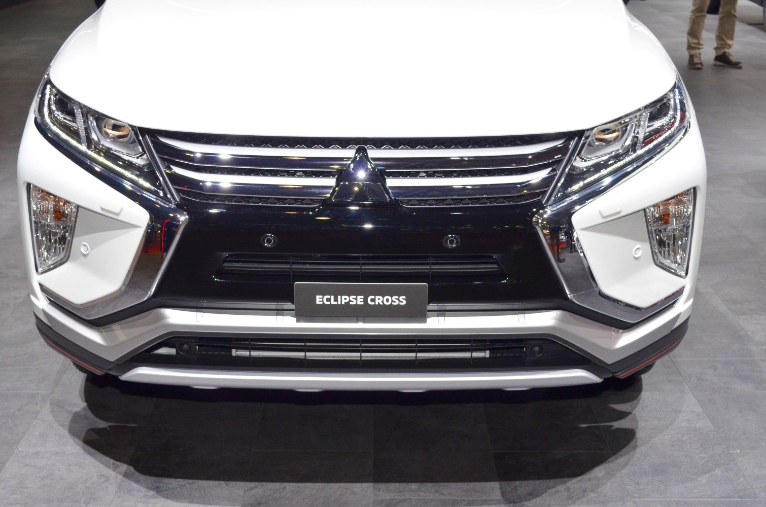 Front grille and headlights close-up of a modern SUV