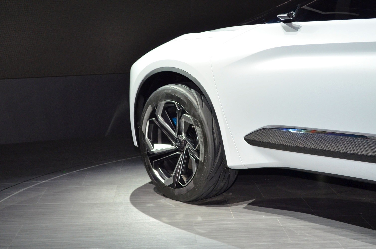 Futuristic alloy wheel with sleek tire and side body panel details