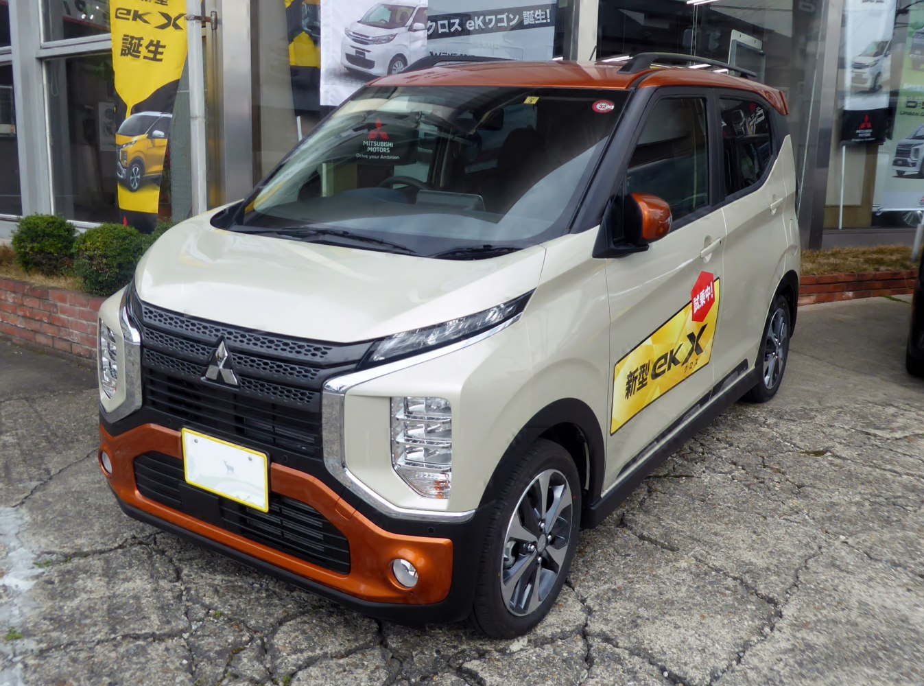 Front view of compact crossover with split headlights and two-tone paint