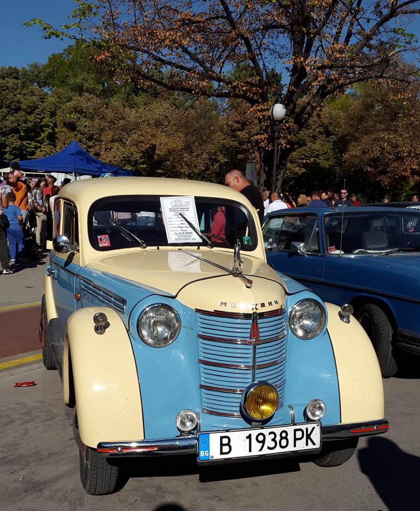 Front view with classic round headlights and distinctive grille