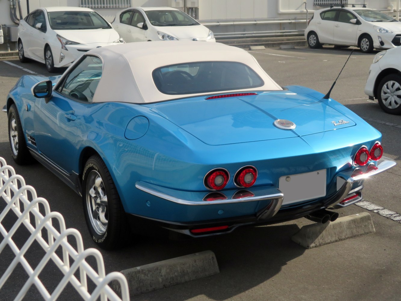 Convertible rear view with round taillights and vintage design