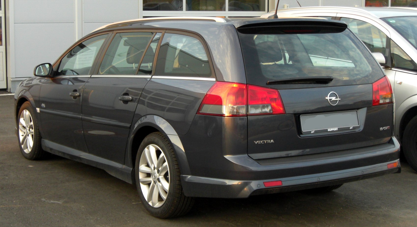 Rear and side view with roof rails and taillights