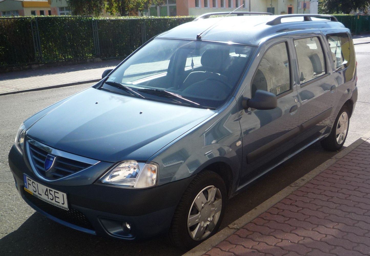 Compact station wagon with roof rails and distinctive front grille