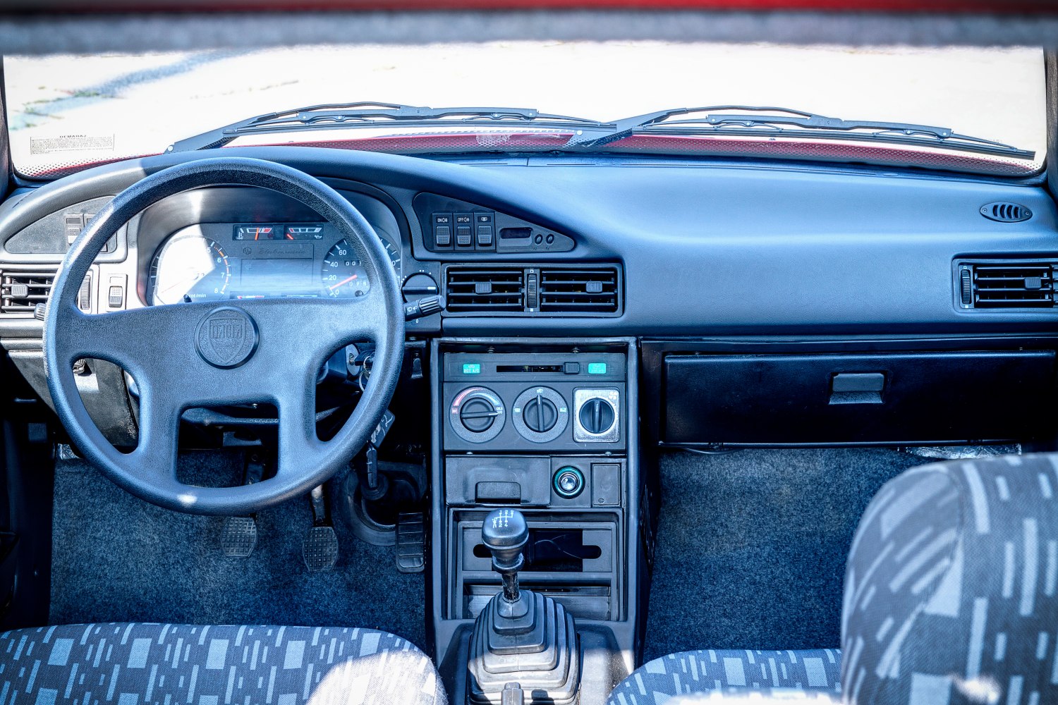 Dashboard and manual gear shift in a vintage car interior