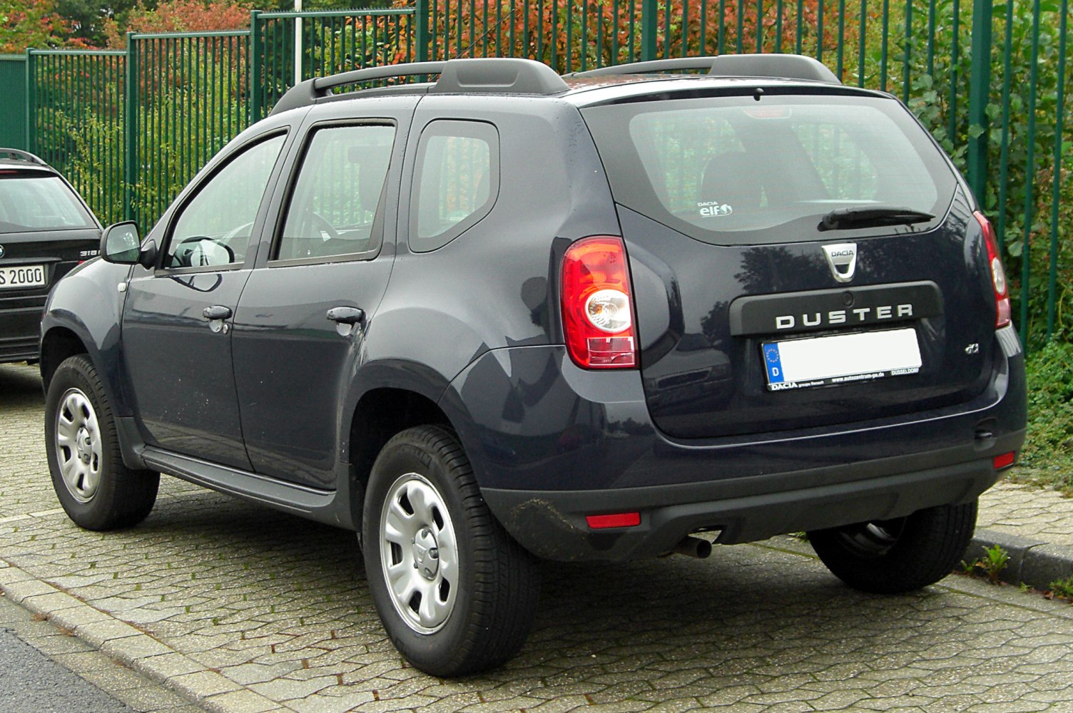 Rear and side view of SUV with roof rails and distinctive taillights