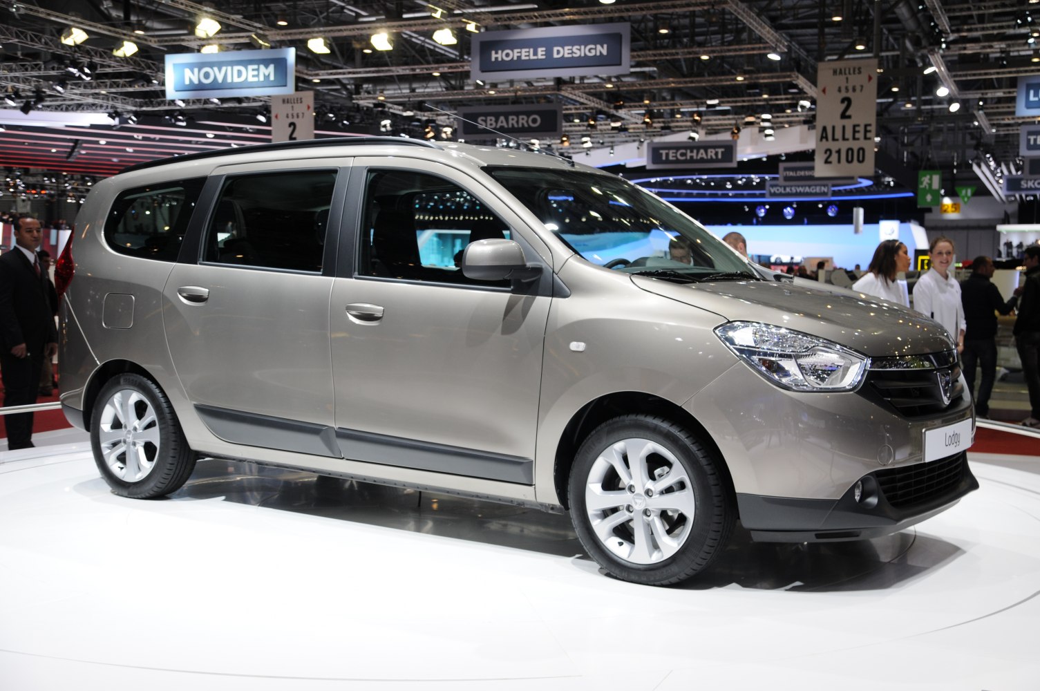 MPV side view with alloy wheels and large windows