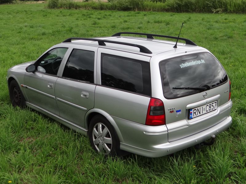 Rear and side view of station wagon with roof rails and tinted windows