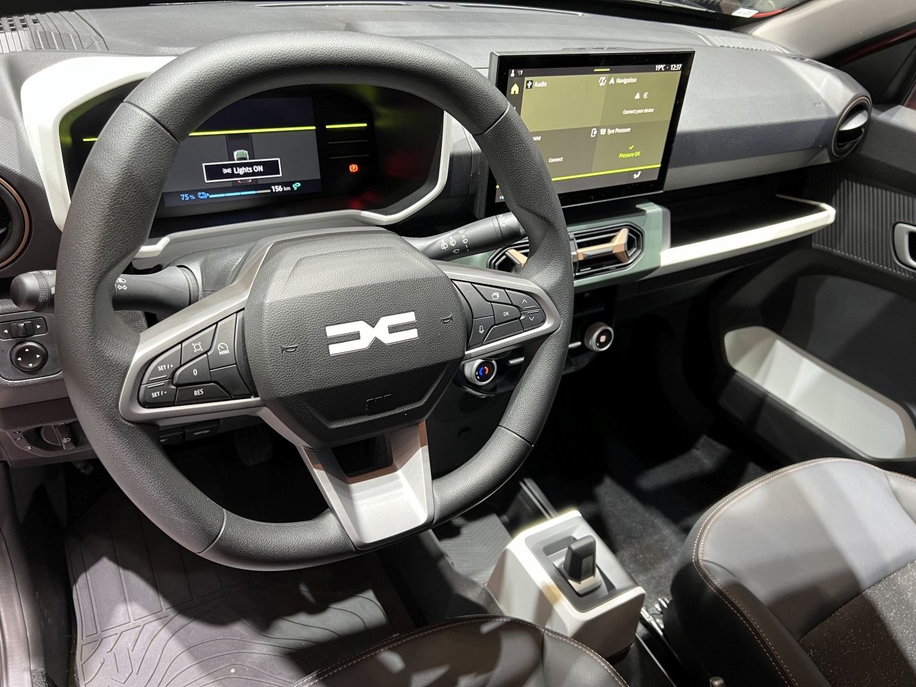 Digital dashboard and touchscreen infotainment with multifunction steering wheel