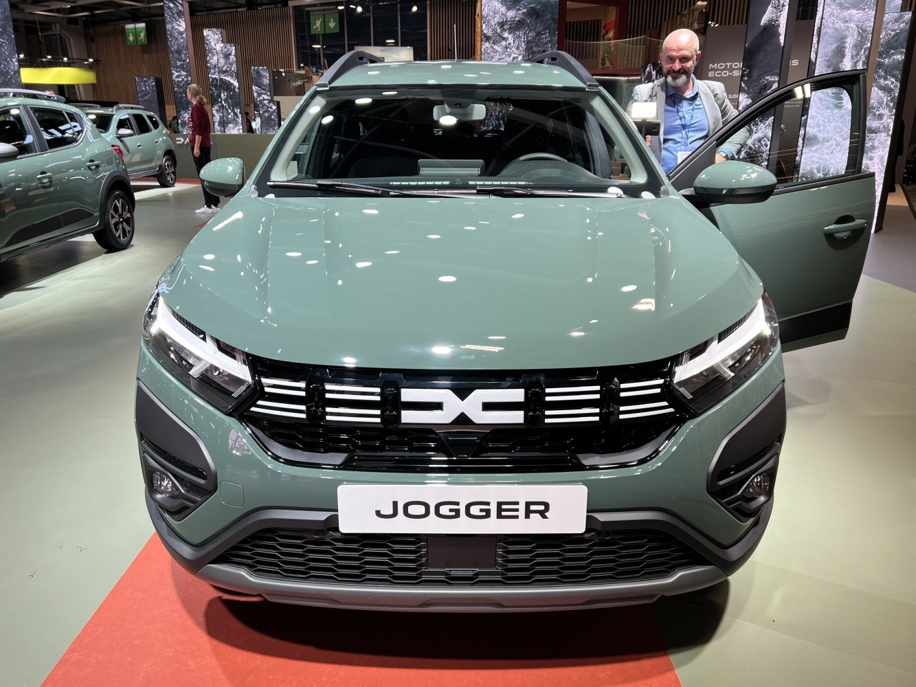 Front view of SUV with LED headlights and black grille