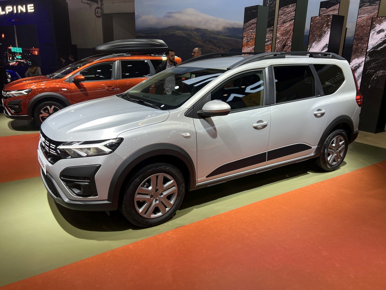 Front and side view of a modern facelifted family MPV.