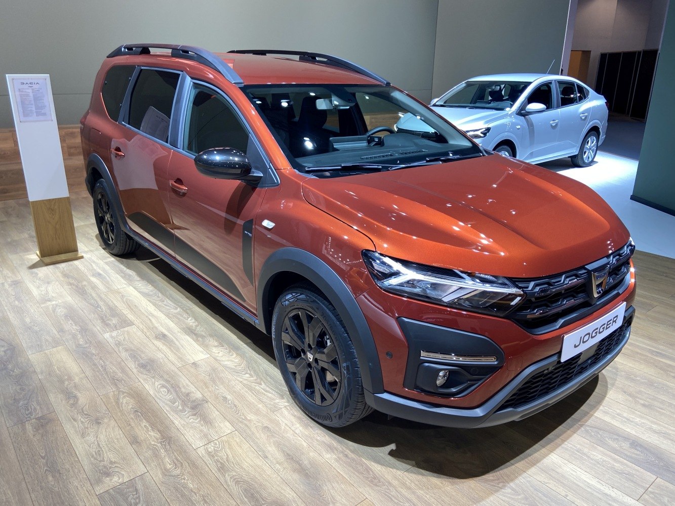 LED headlights and roof rails with black alloy wheels
