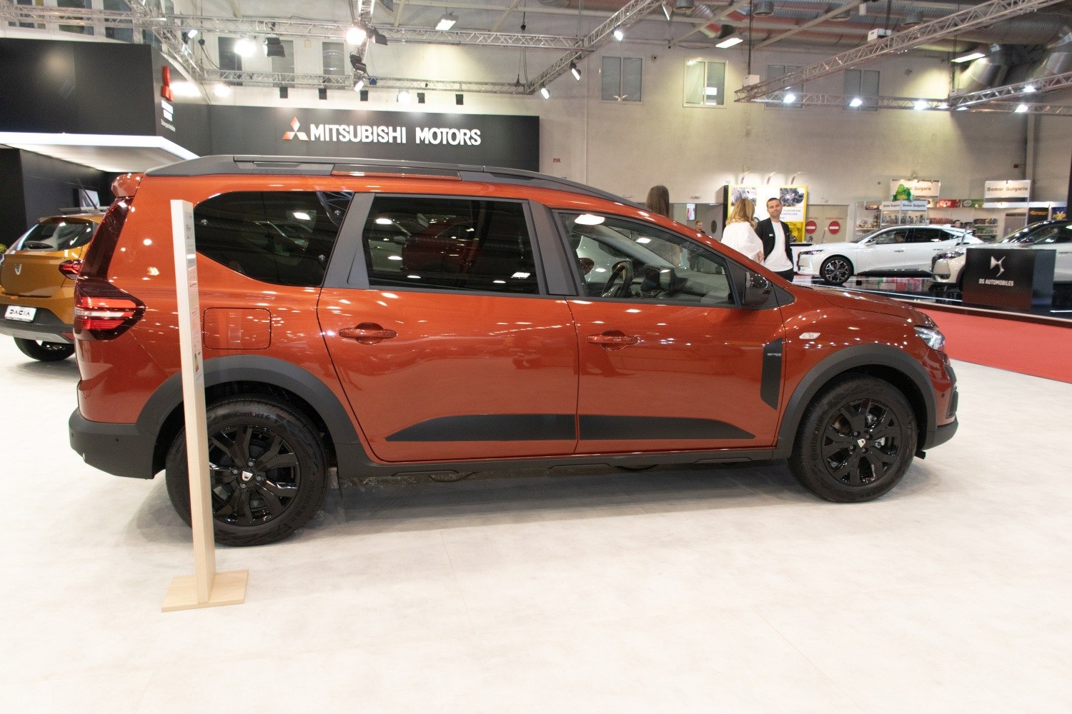 Orange MPV with black alloy wheels and roof rails