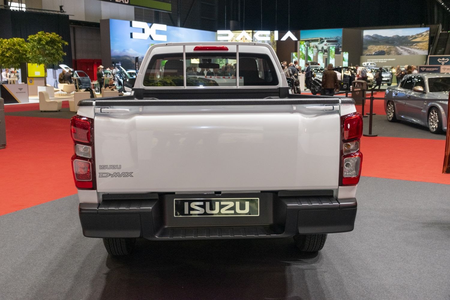 Rear view of a single cab pickup showing tailgate and taillights
