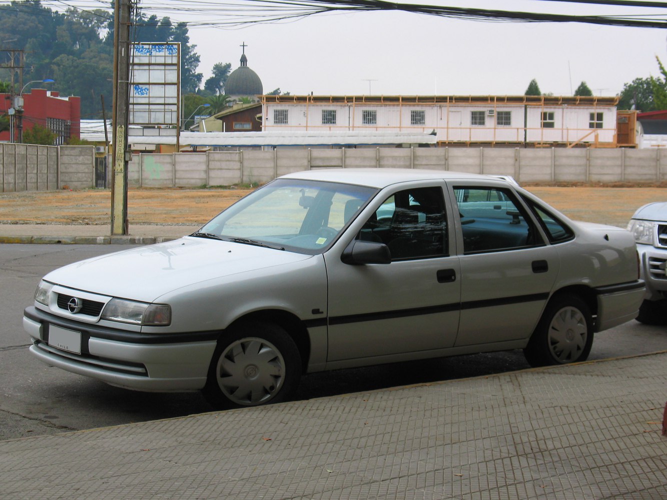 1992 sedan with smooth body lines and distinct front fascia