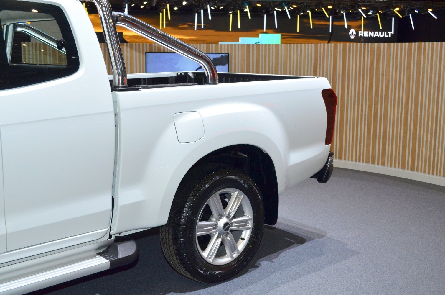 Rear pickup side with alloy wheel and fuel cap