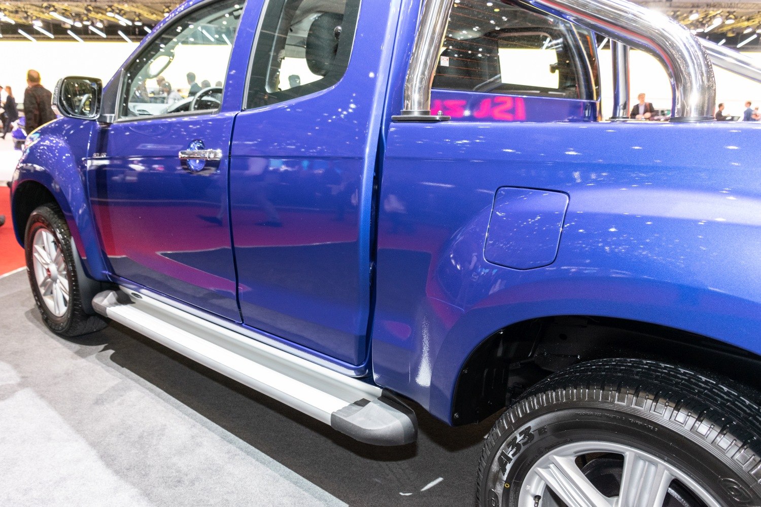 Side profile with running board and rear wheel