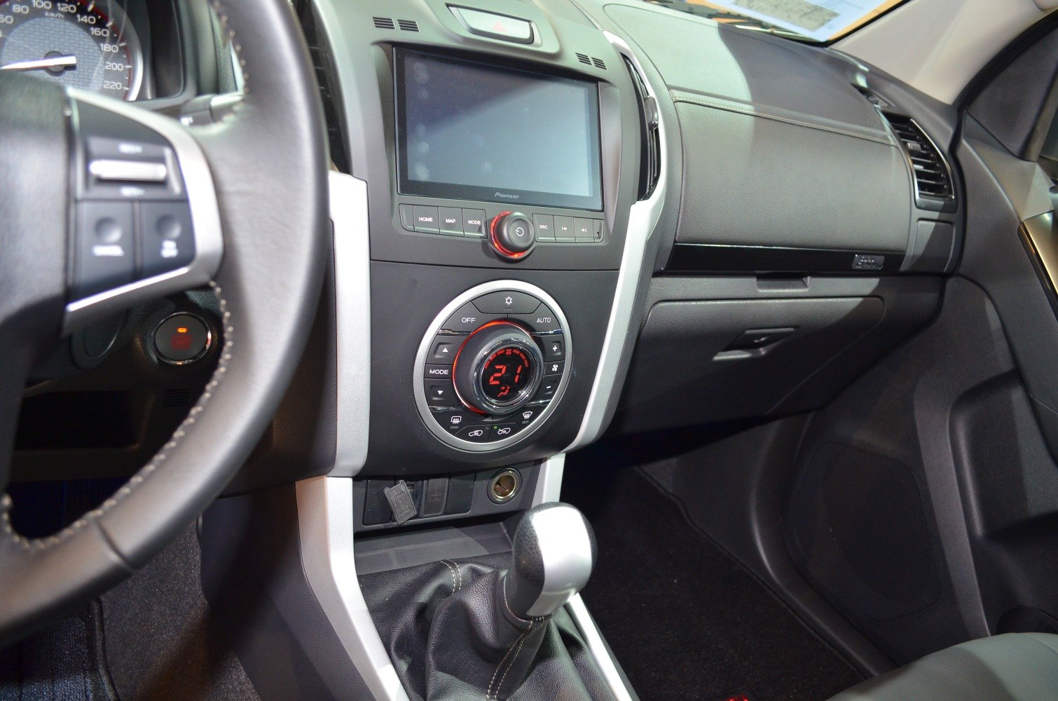 Dashboard with multimedia screen and climate control panel