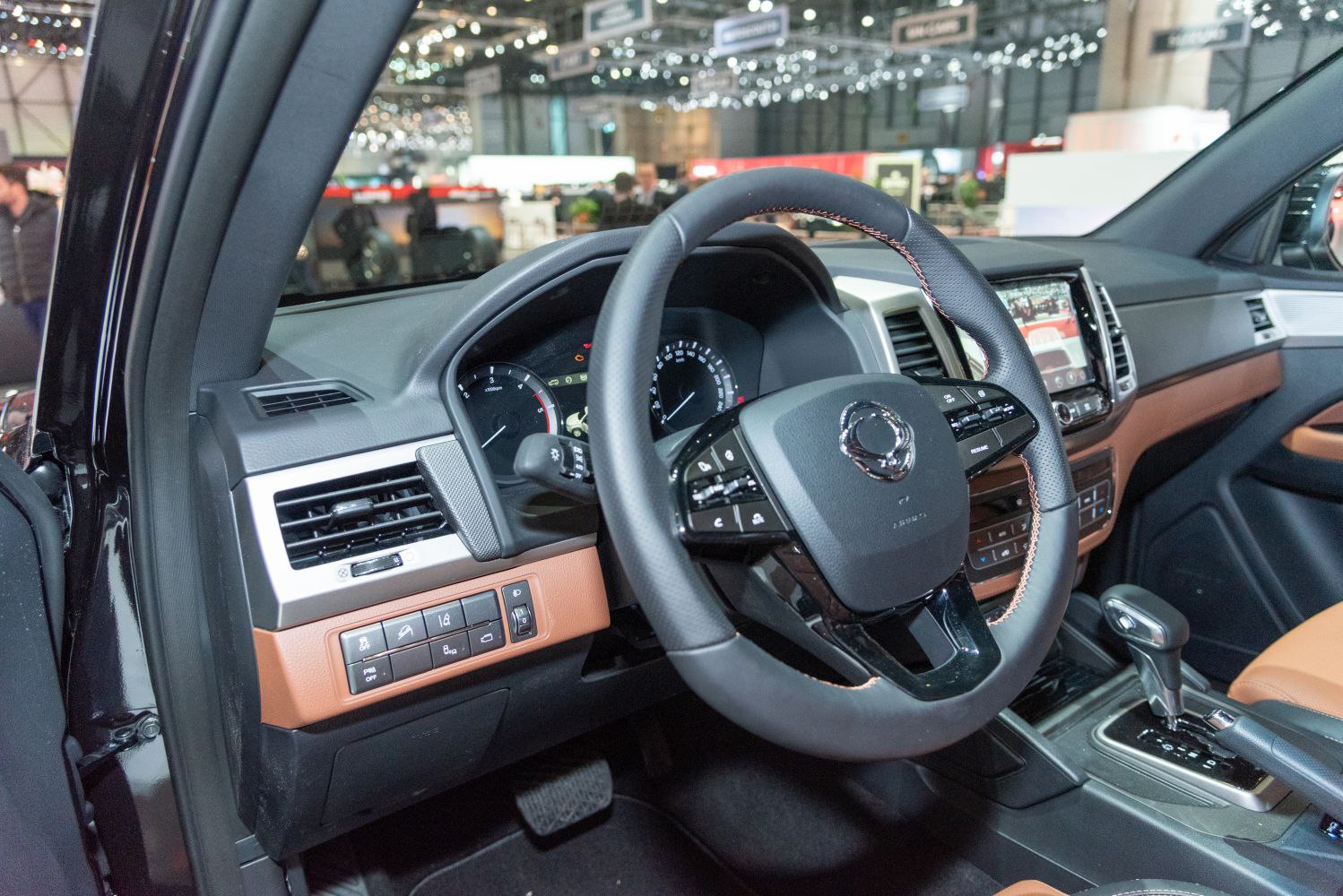 Multifunction steering wheel and digital instrument cluster