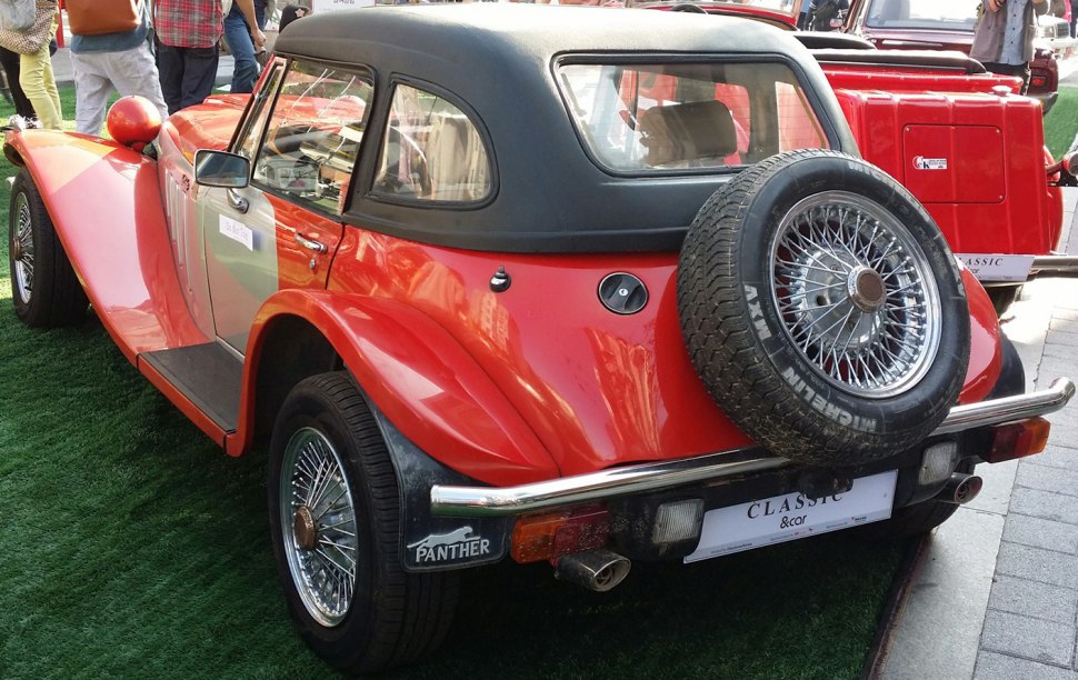 Rear view with spare wheel and wire-spoke wheels on a vintage sports roadster