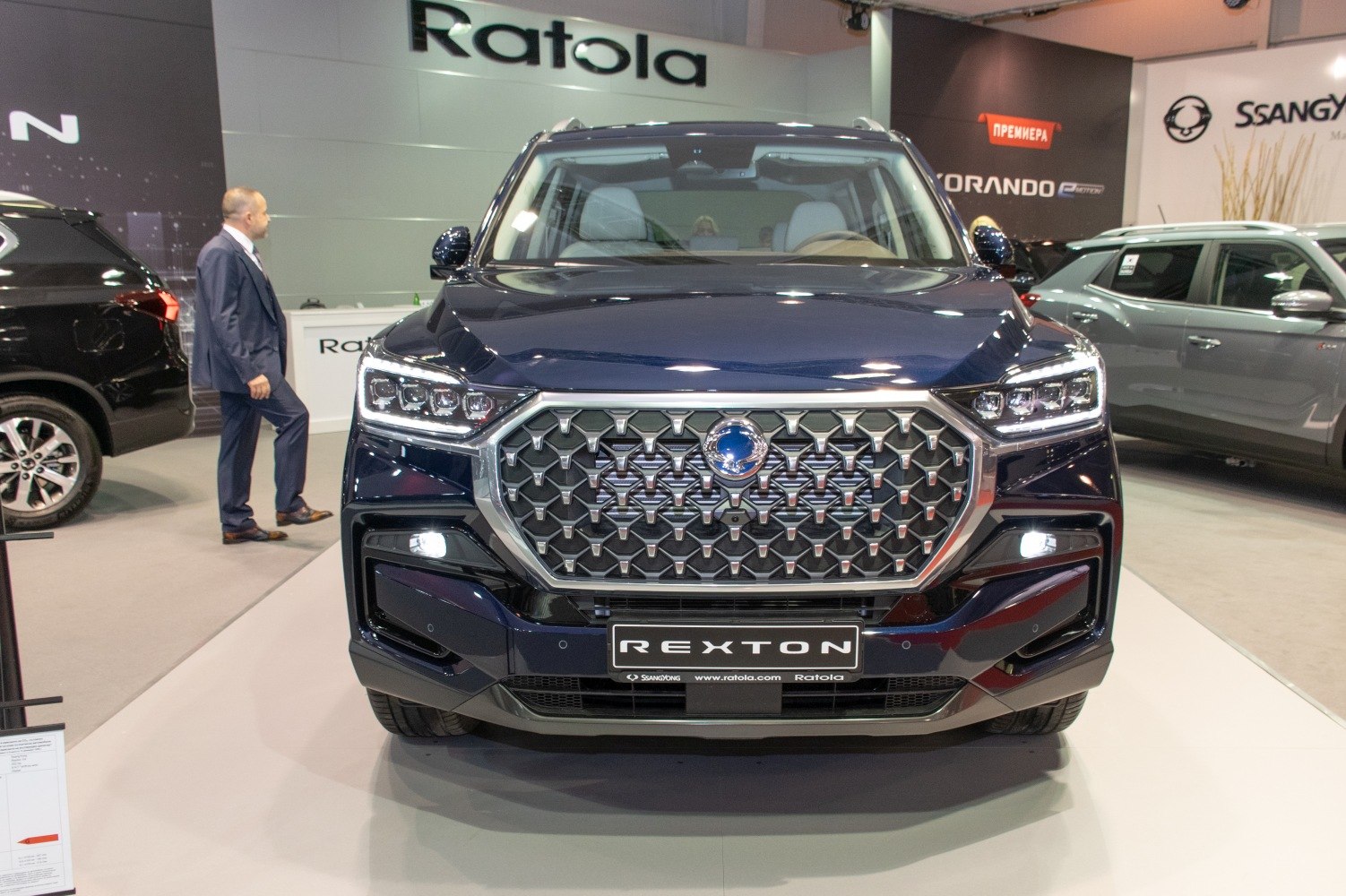 Bold grille with LED headlights on SUV front
