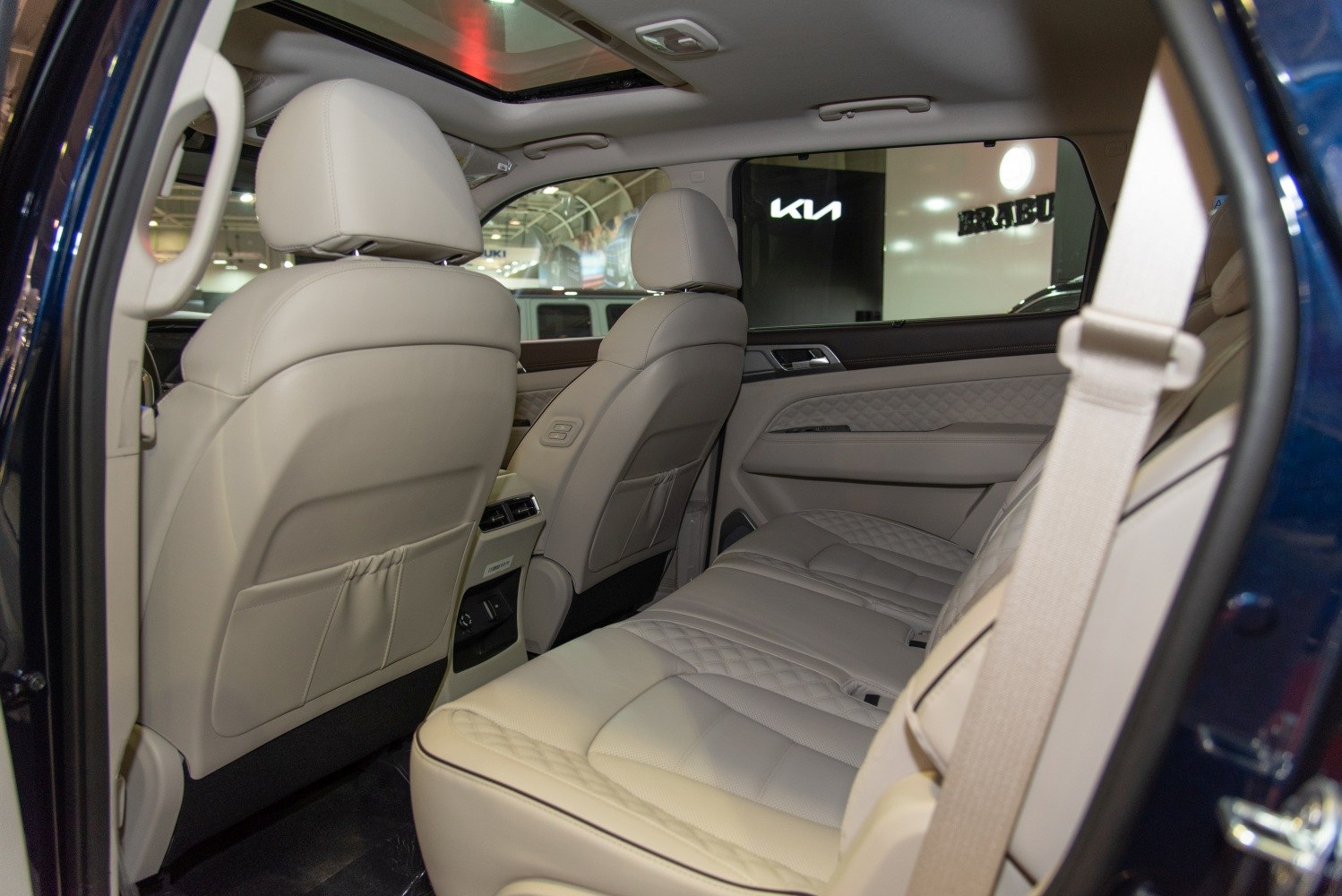 Beige leather rear seats with panoramic sunroof