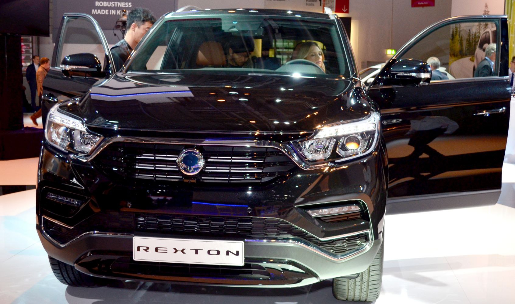 Front grille and headlight design with open doors