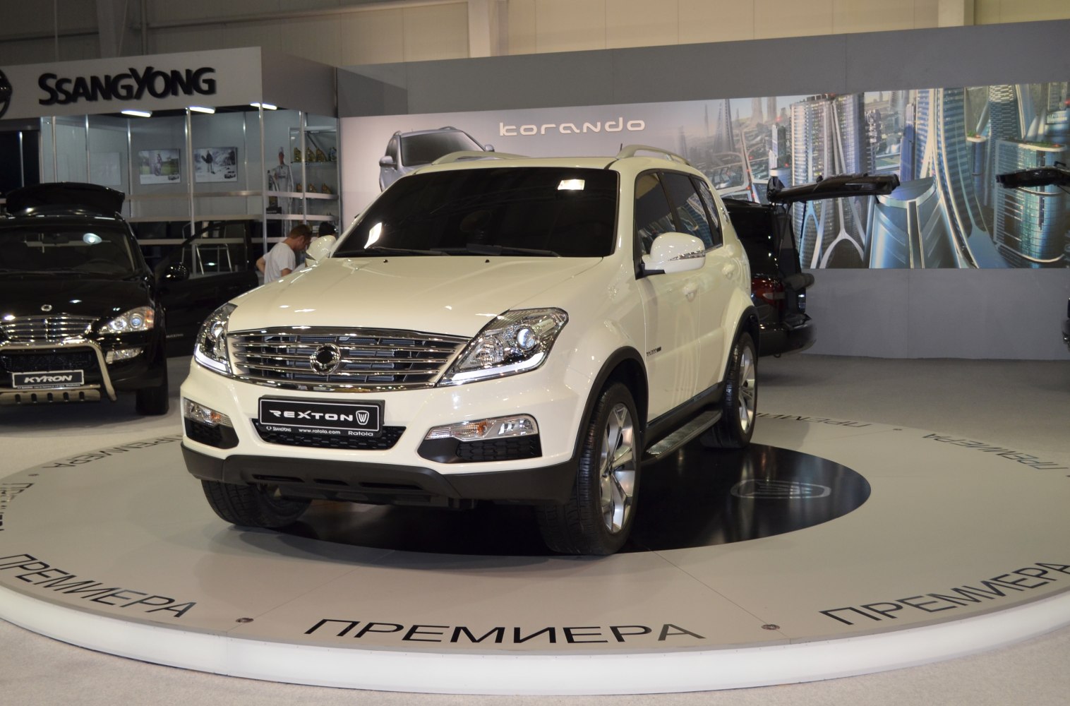 Front grille and headlight design of white SUV