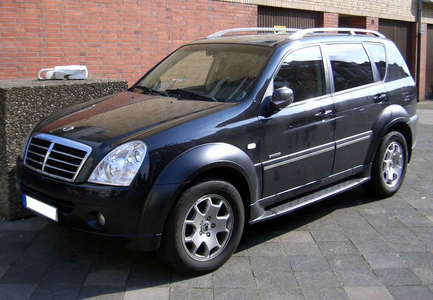 SUV front and side view with alloy wheels and tinted windows