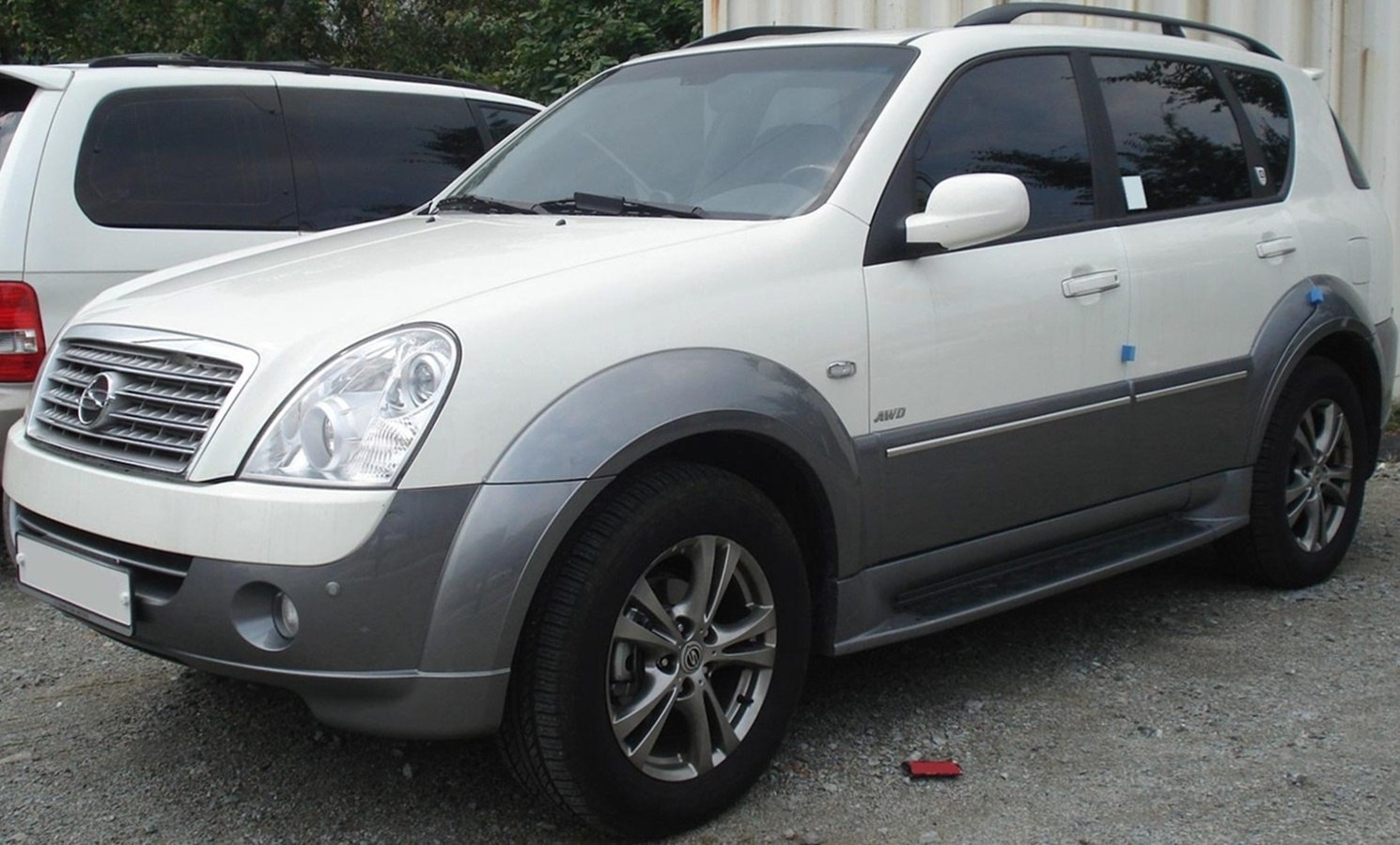 Two-tone midsize SUV with alloy wheels and tinted windows