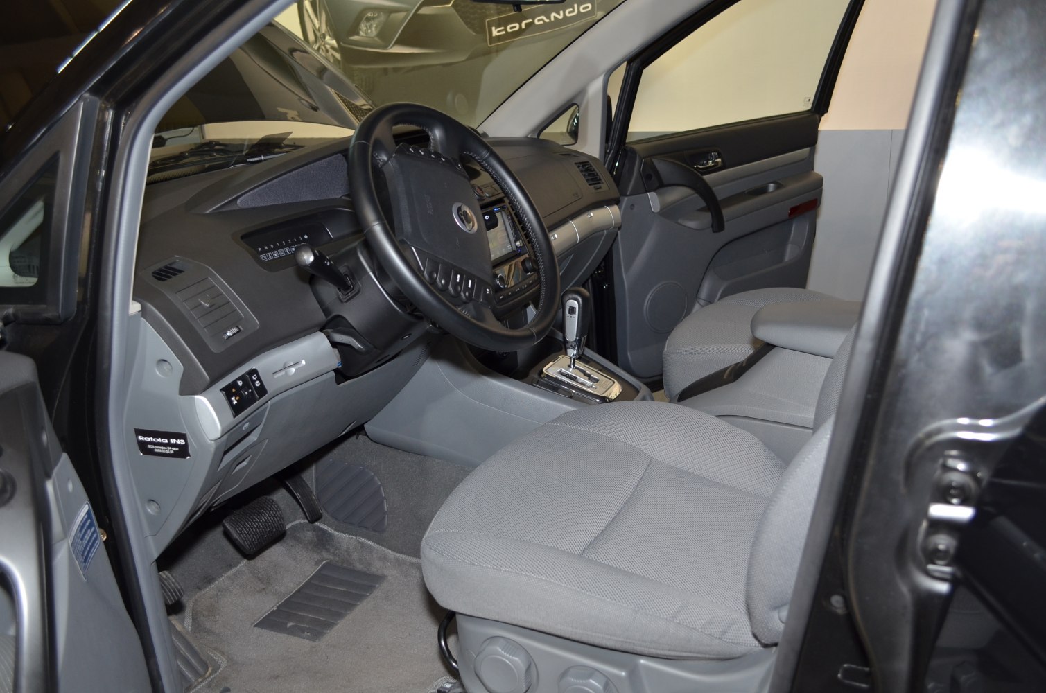 Dashboard, steering wheel, and front seats with automatic gear shift