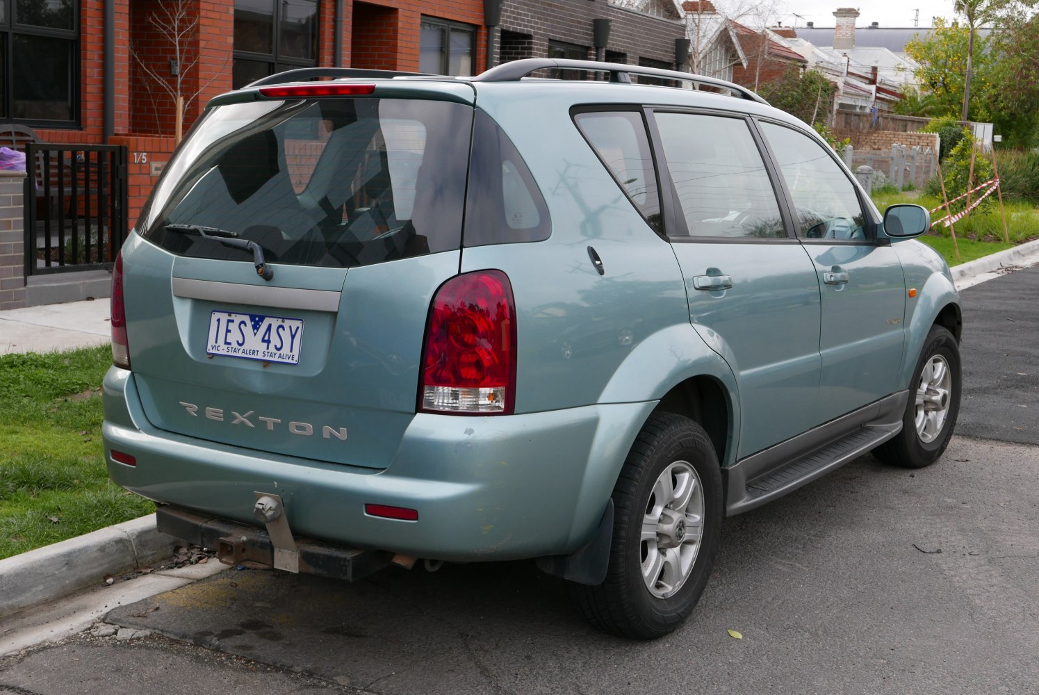 Rear and side profile of an SUV with roof rails and prominent taillights