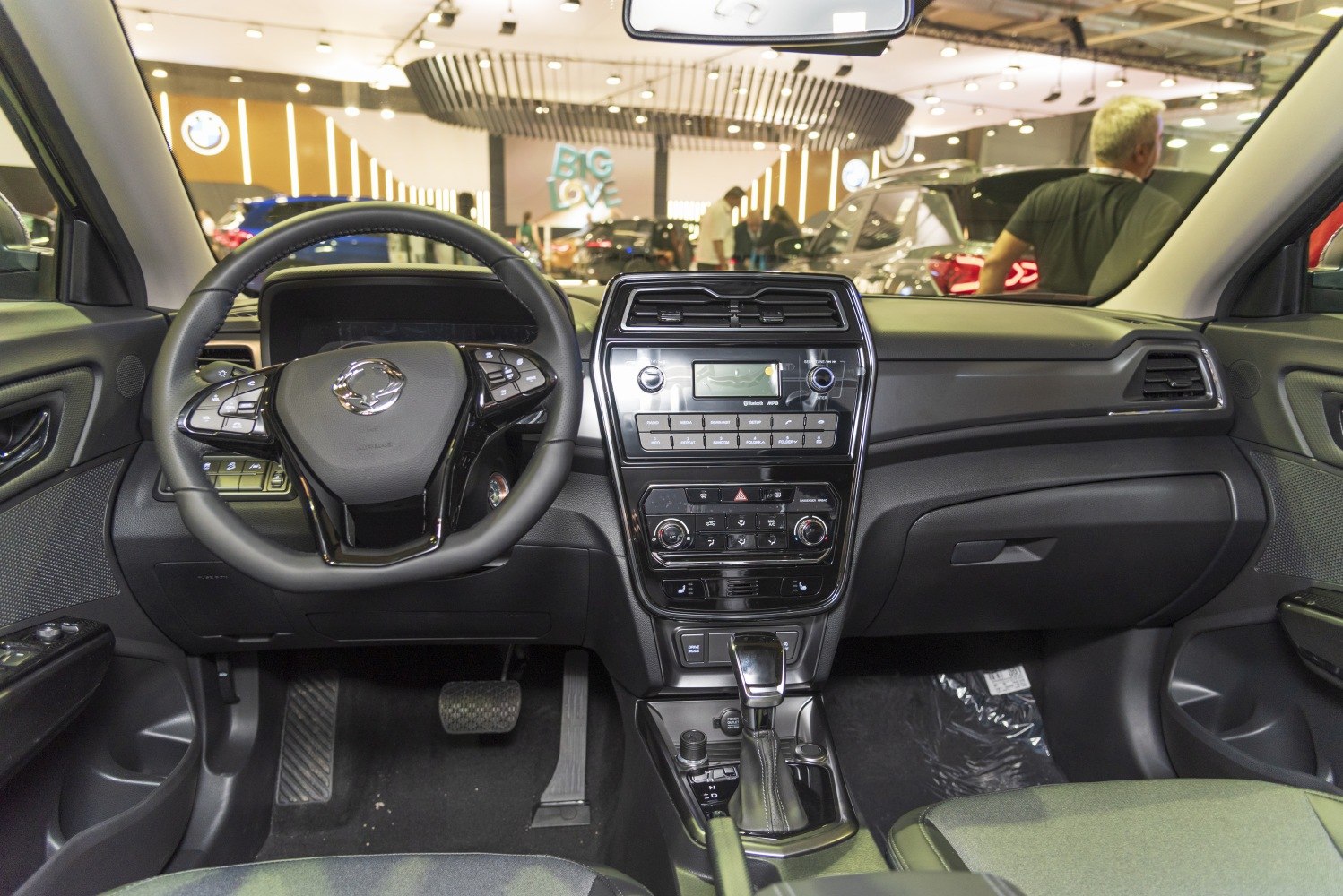 Dashboard and multifunction steering wheel of a modern vehicle interior