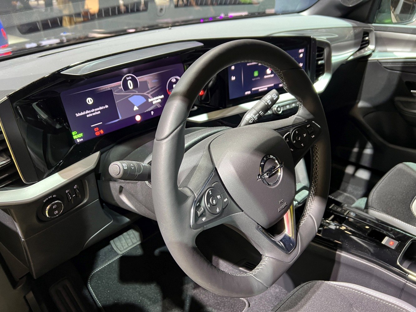 Digital instrument cluster and multifunction steering wheel with controls