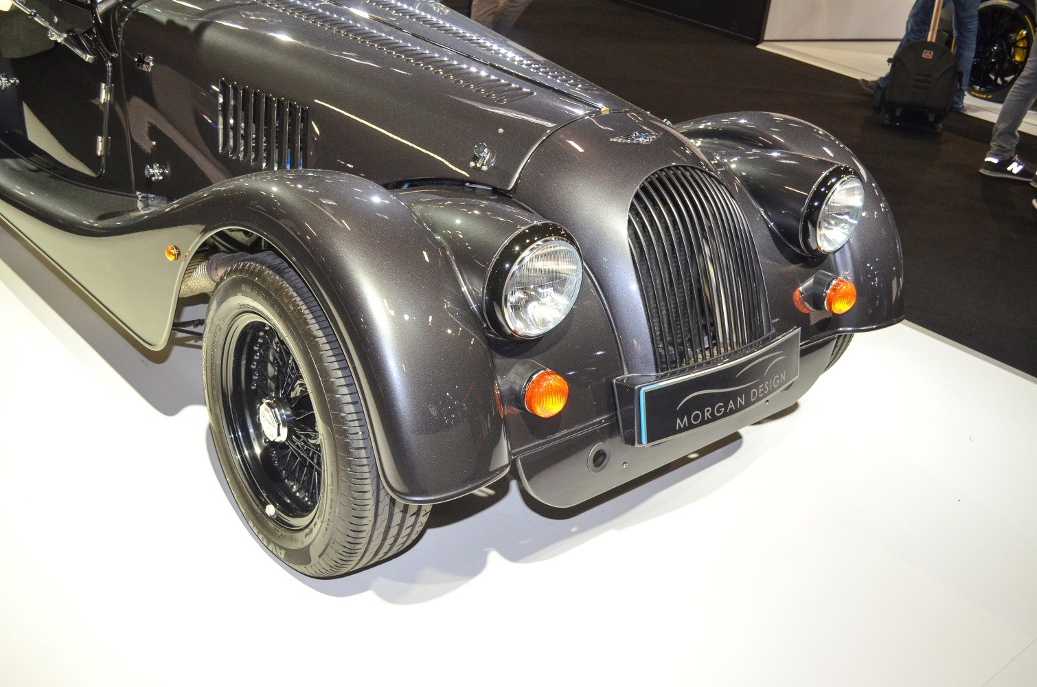 Distinctive front grille and round headlights with classic fender.