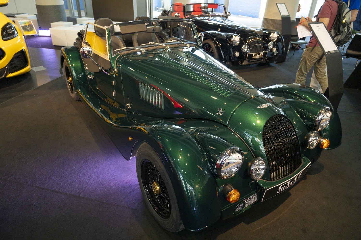 Classic roadster front with dual round headlights and ventilated hood