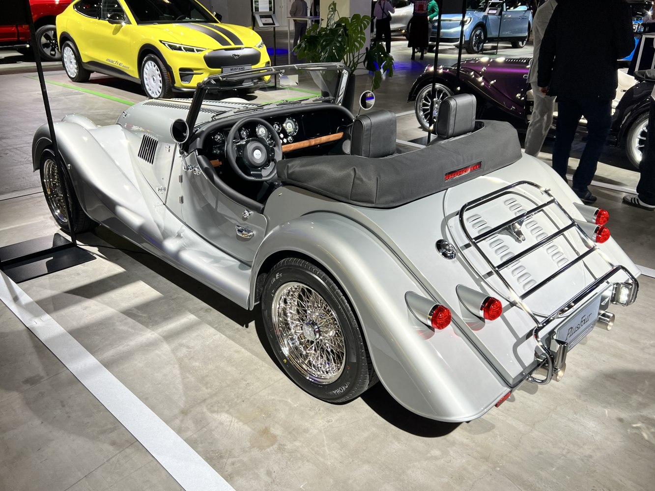 Open-top roadster with wire wheels and rear luggage rack