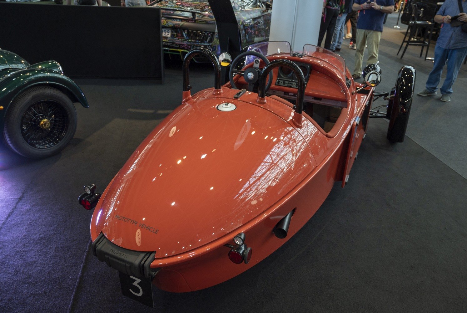 Open-top three-wheel prototype with dual roll bars and retro style