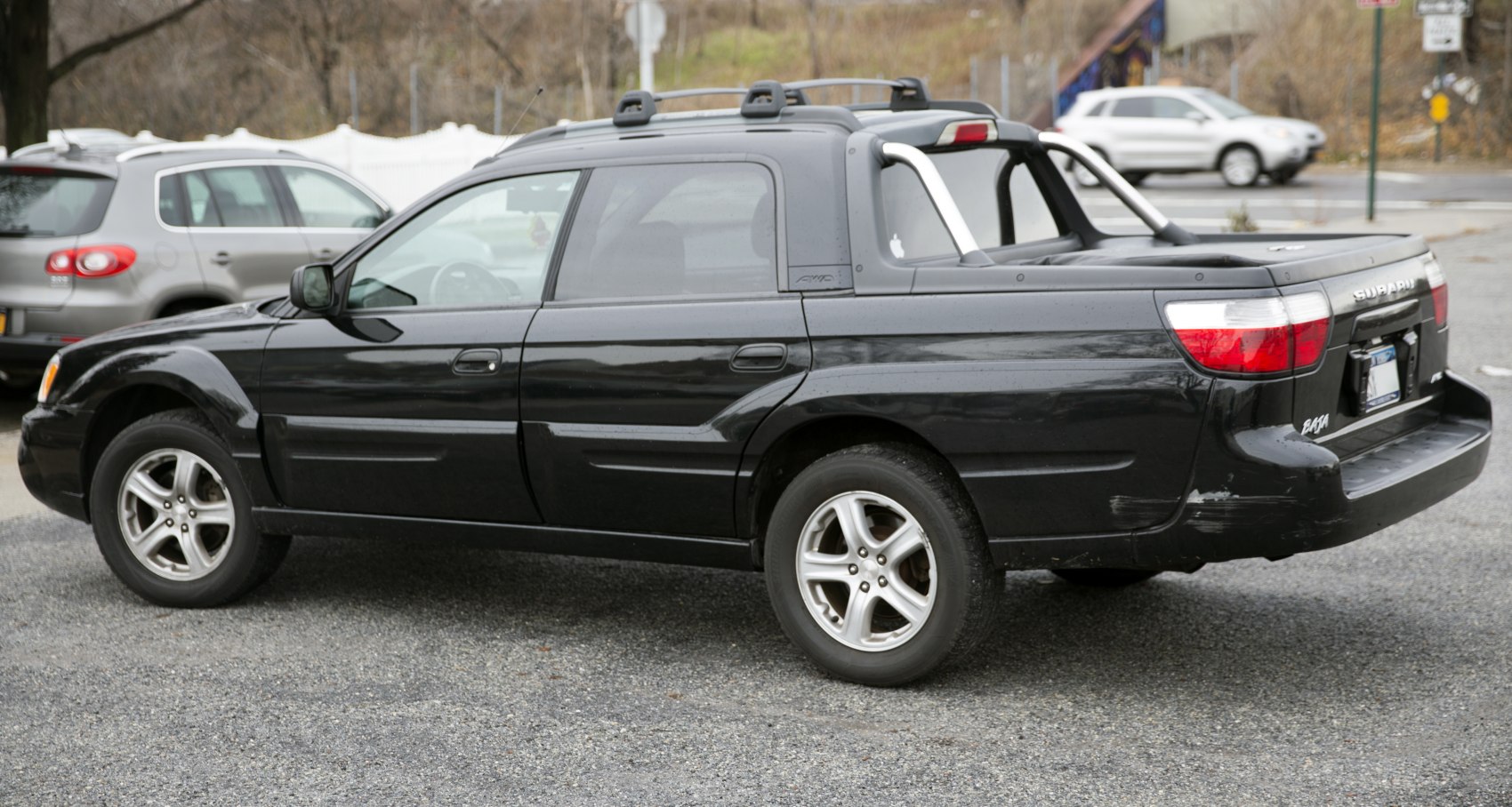 Pickup truck side profile and rear view with dual cab and truck bed