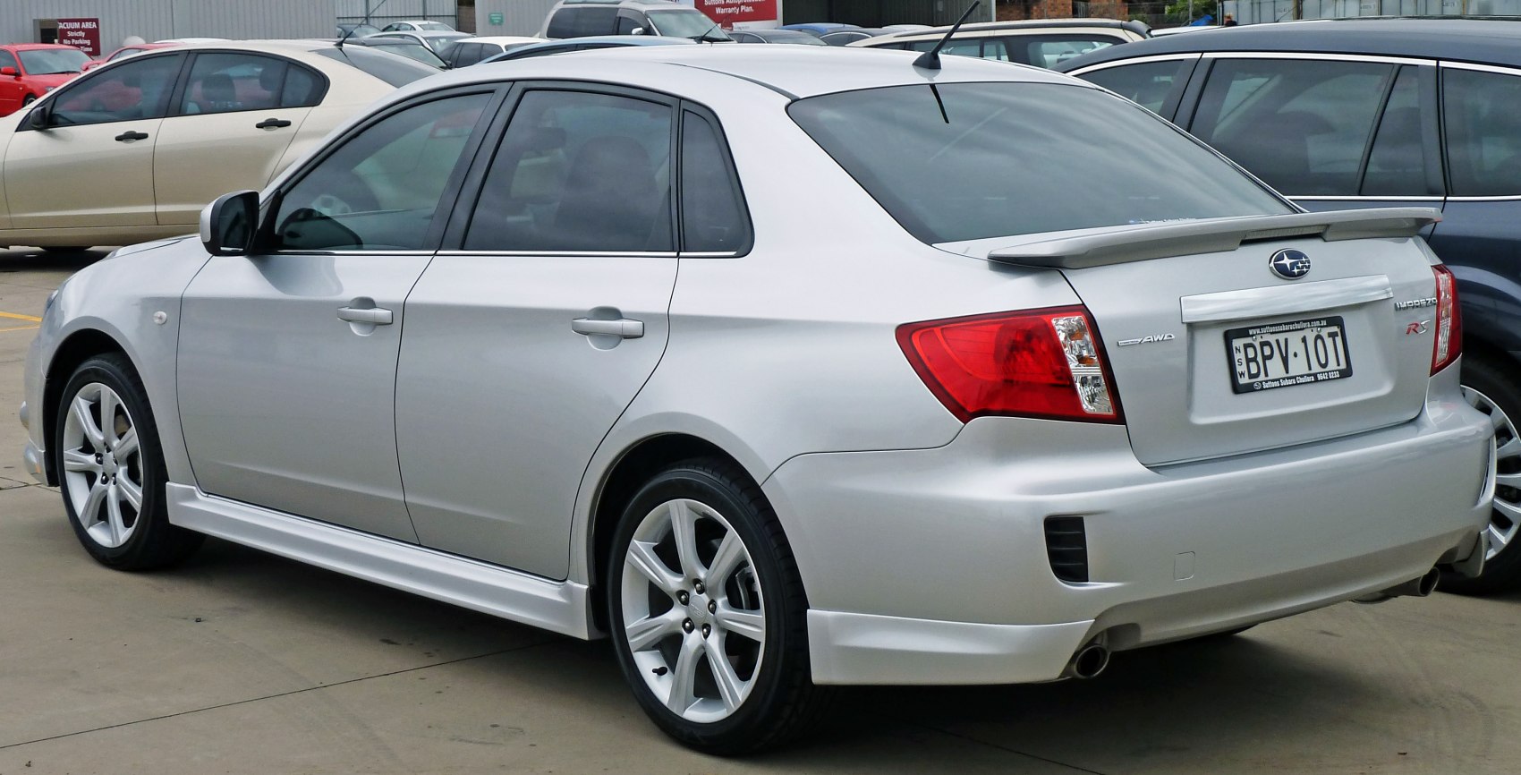 Rear side view with spoiler and alloy wheels