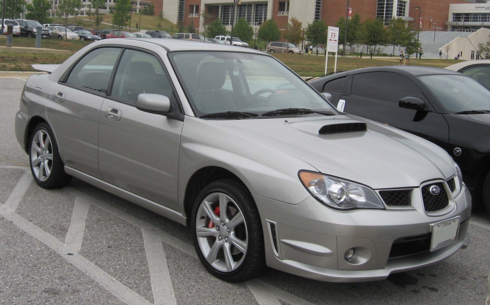 Sedan with hood scoop and alloy wheels in sporty design