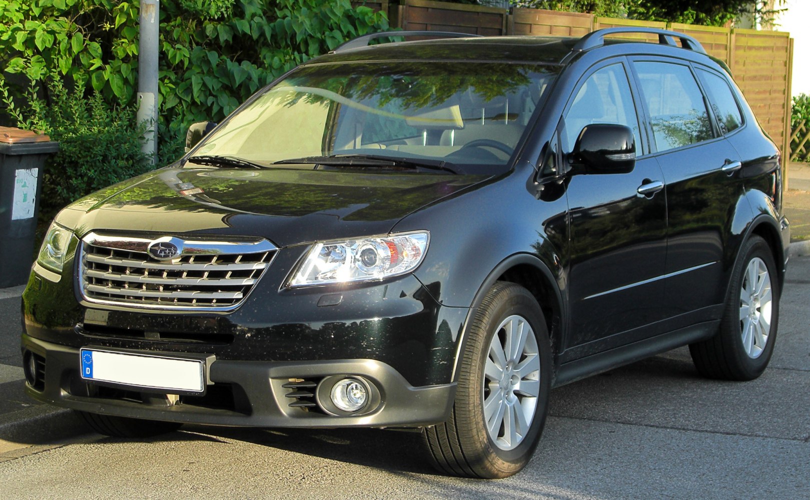 Front grille, headlights, alloy wheels, and side profile of a black SUV