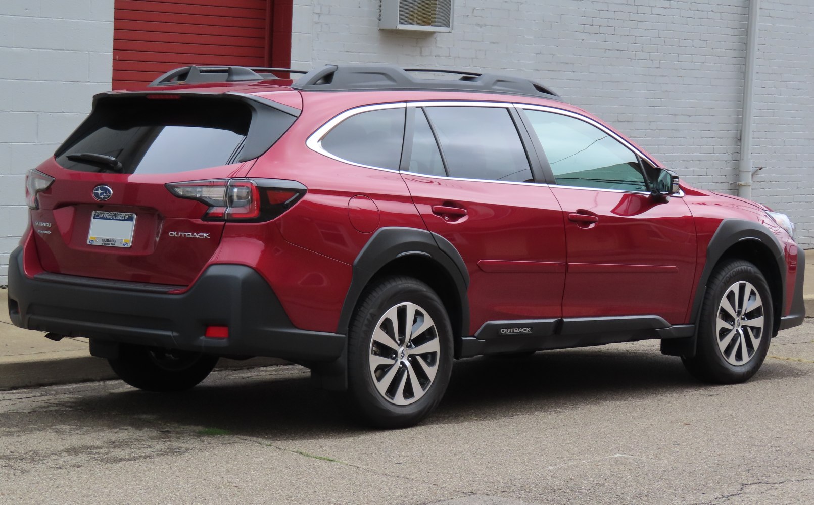 Red SUV with rear and side profile, roof rails, rugged cladding