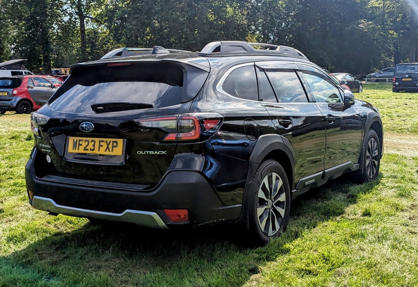 Rear and side view with roof rails, sculpted taillights