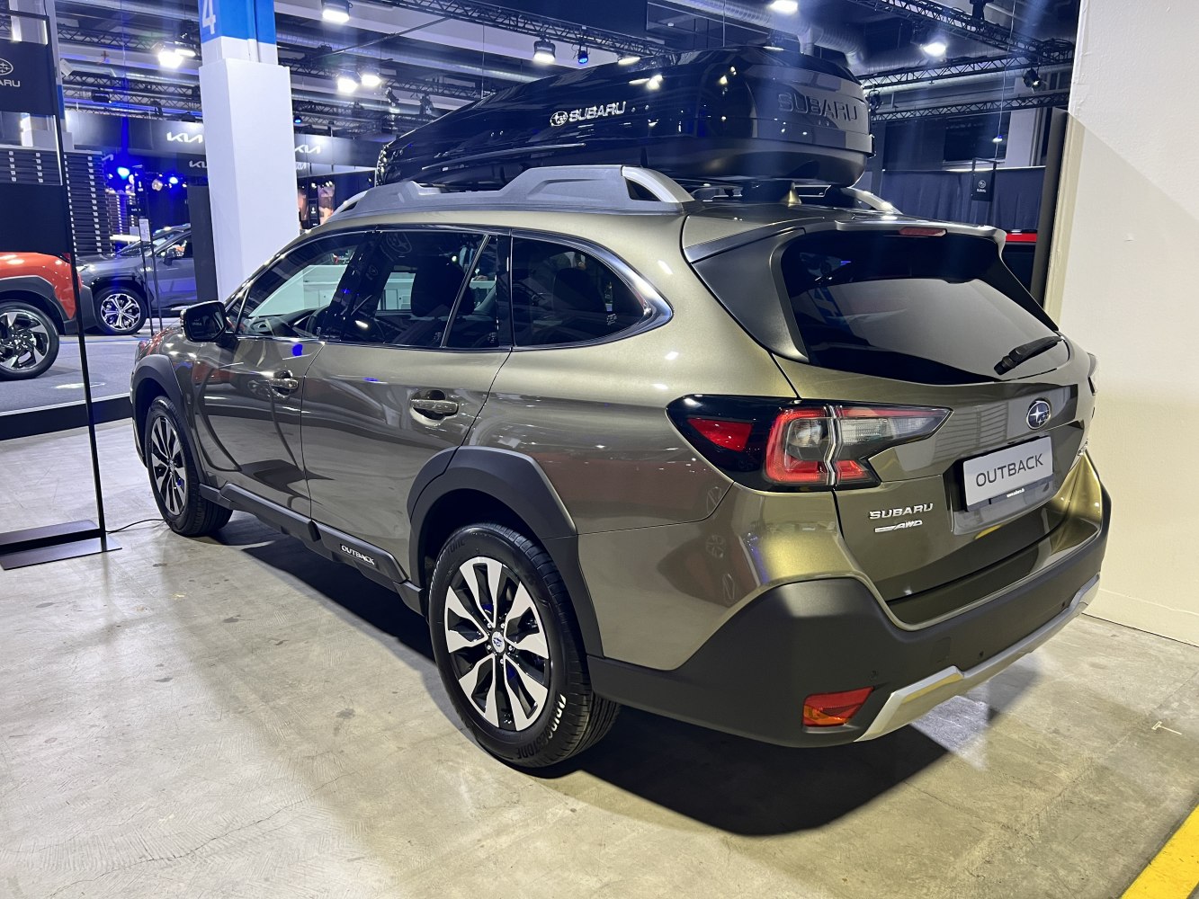 Rear side view of an SUV with roof box and alloy wheels