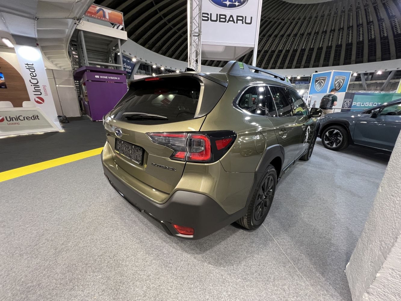 Rear three-quarter view with roof rails and black trim