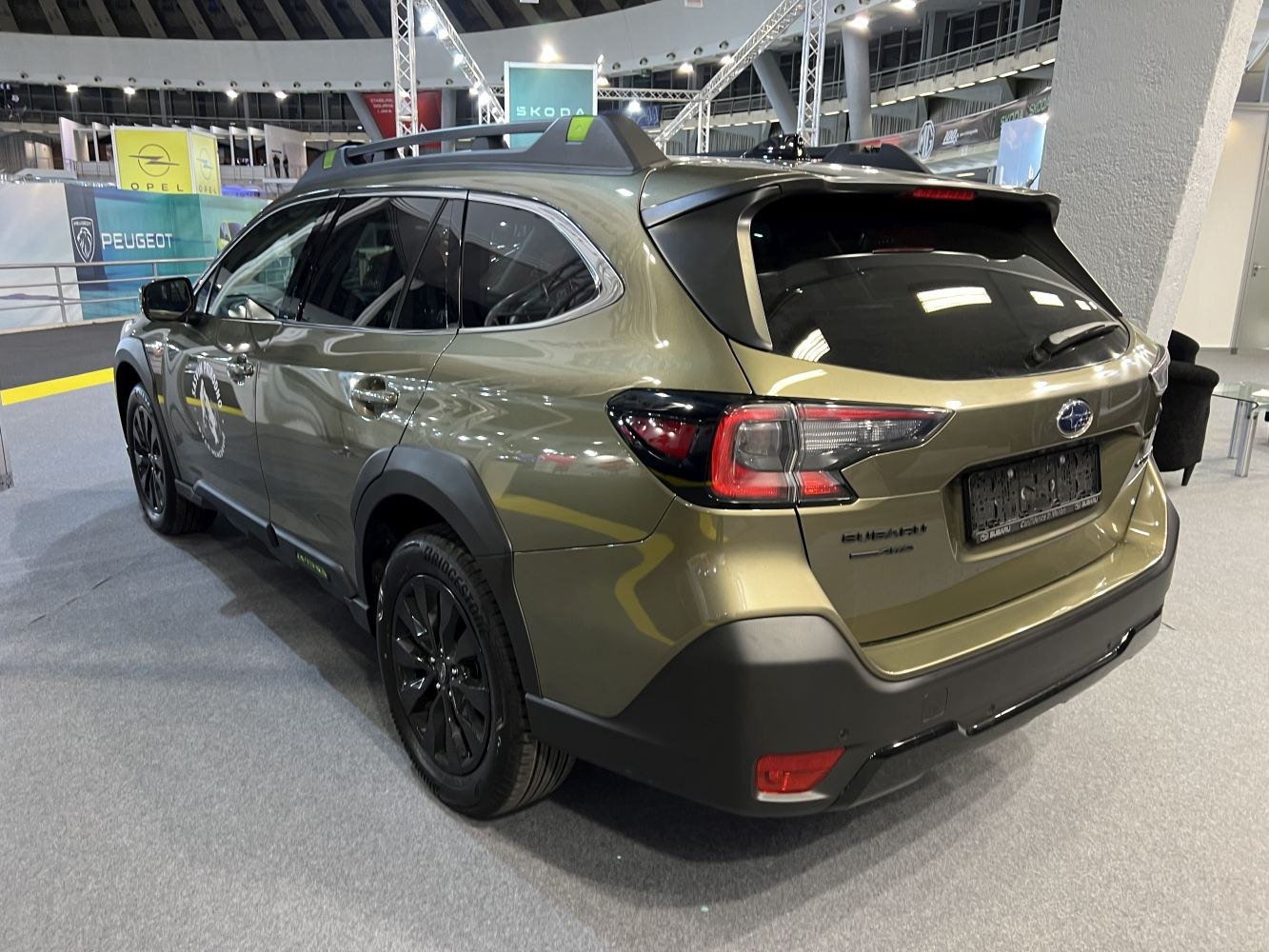 Rear and side view with roof rails and black wheels