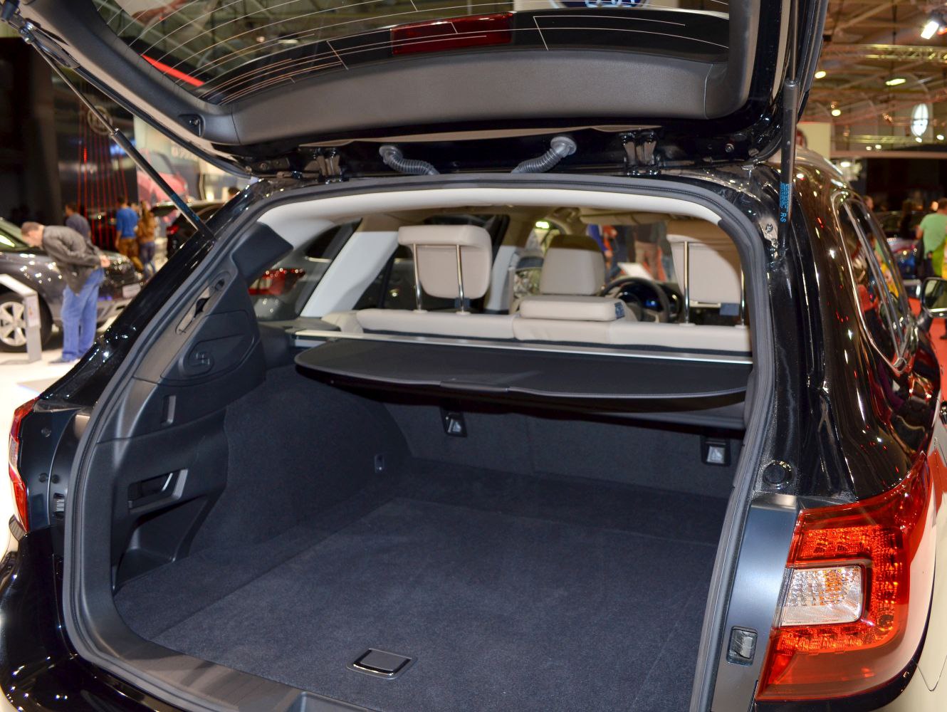Spacious rear trunk cargo area with privacy cover