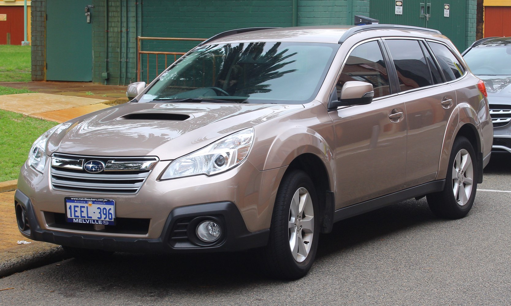 Hood scoop, wagon body, alloy wheels, practical crossover SUV