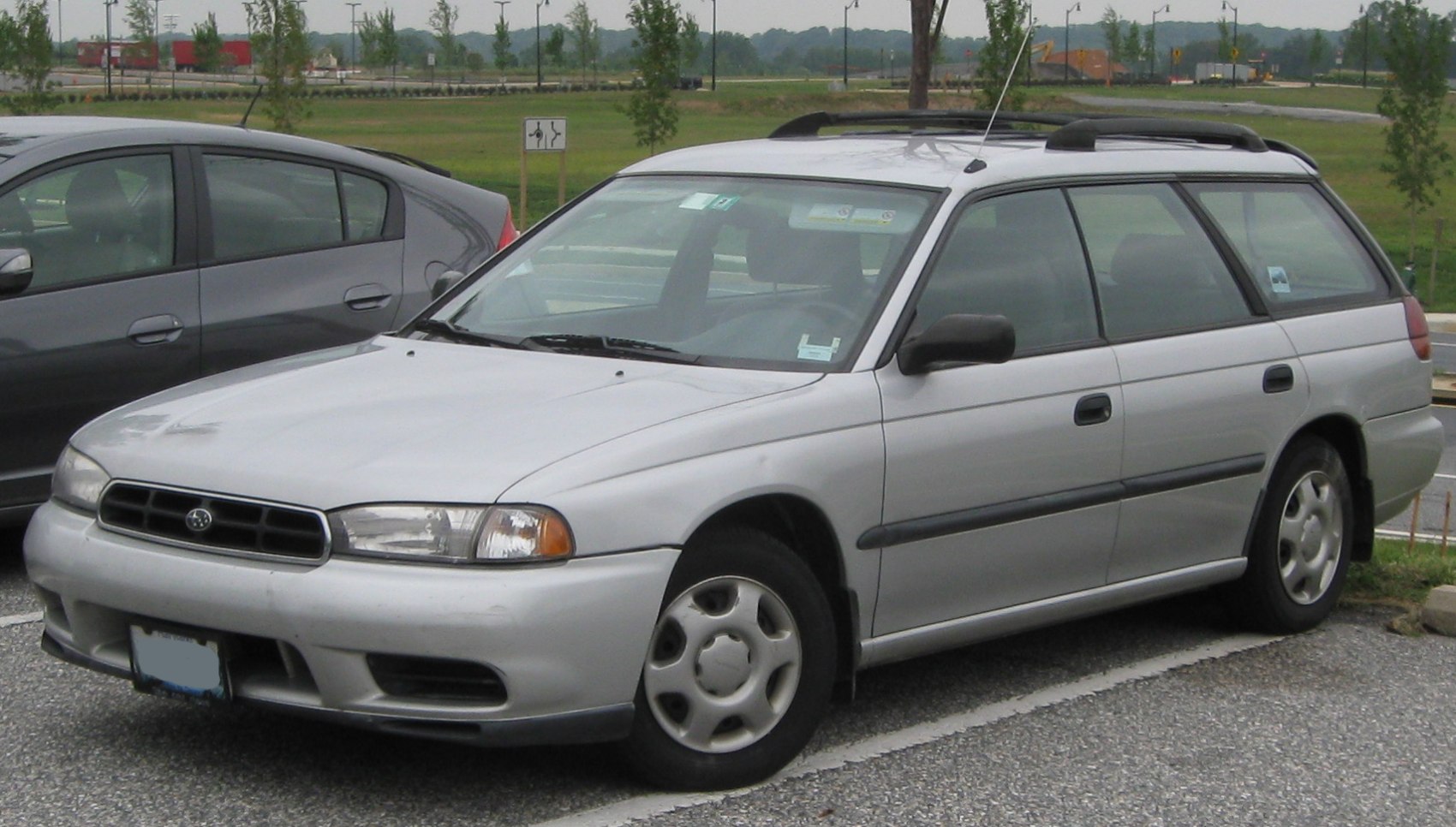 Front-side view of station wagon with roof rails and alloy wheels