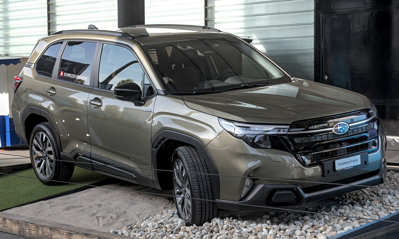 Modern SUV front grille and sleek side profile